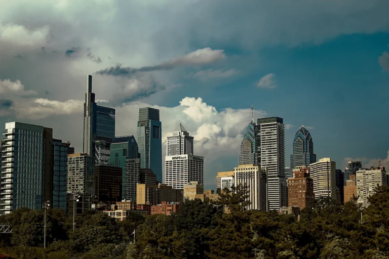 Panorámica de una ciudad estadounidense con rascacielos