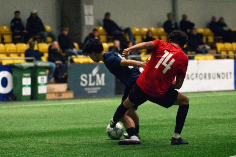 Jugadores compitiendo en el College Soccer Showcase de Keystone Sports ante entrenadores estadounidenses.